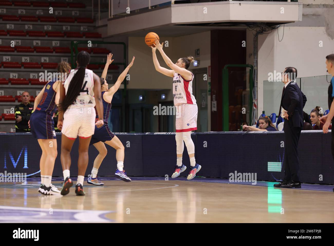 Sassari, Sassari, Italy, January 05, 2023, Anna Makurat (Dinamo Banco ...