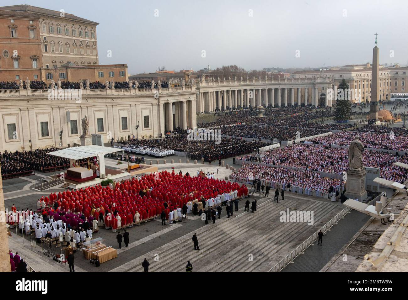 January 05, 2023 - St Peter's Basilica, Vatican: Pope Benedict XVI ...