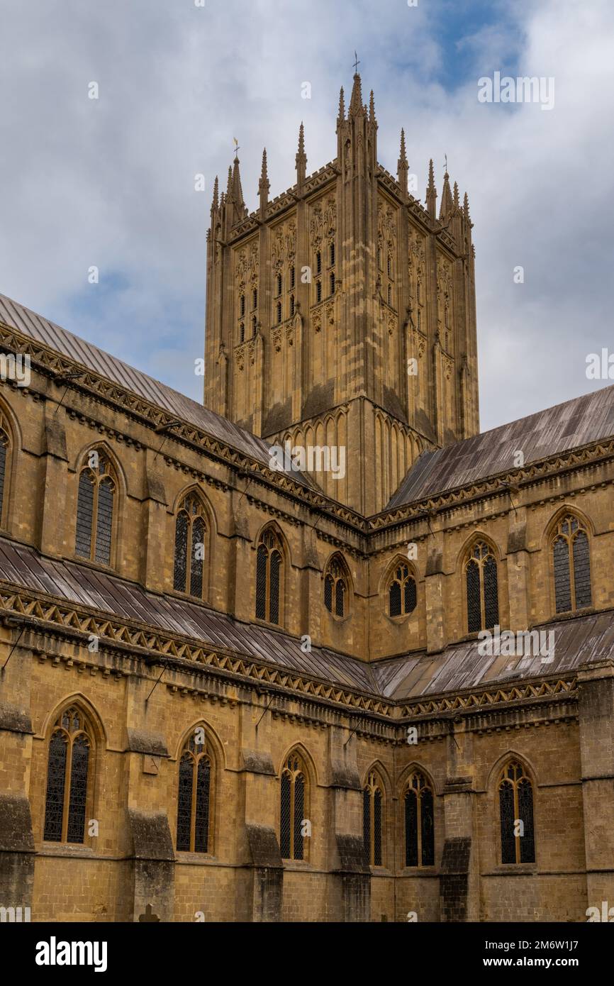 Wells cathedral facade hi-res stock photography and images - Alamy