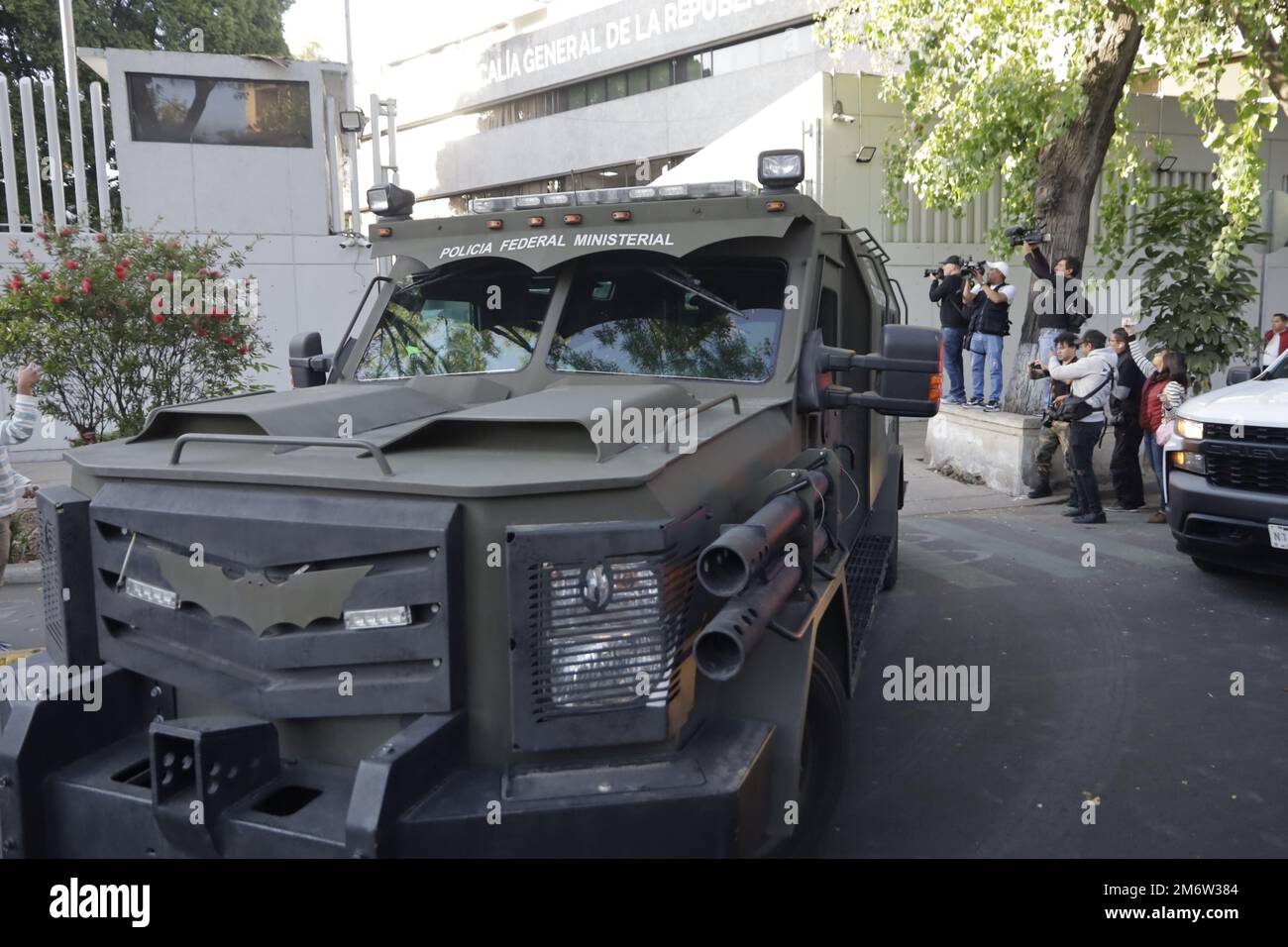 January 5, 2023, Mexico City, Mexico: Heavily guarded, the leader of the Sinaloa cartel Ovidio Guzmán Lopez, son of former Drug lord Joaquin Guzmán Loera  'El Chapo', is transferred from the Specialized Prosecutor for Organized Crime to the Altiplano High Security prison. on January 5, 2023 in Mexico City, Mexico. (Photo by Luis Barron/ Eyepix Group) Stock Photo