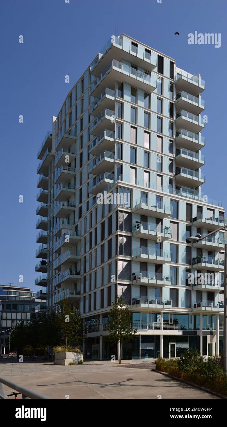 Modern houses and bridge in hamburg hi-res stock photography and images ...