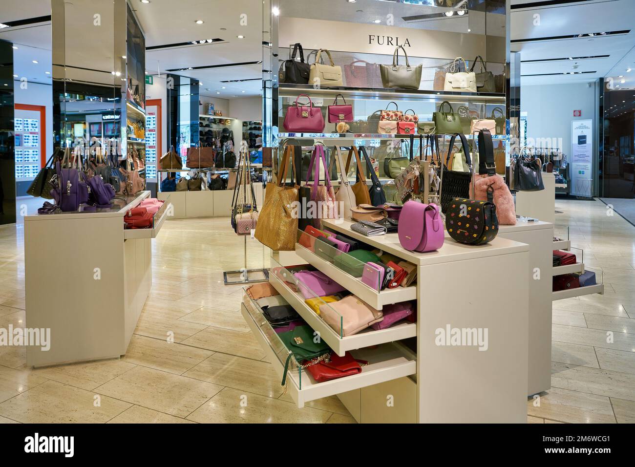 outlet mall in rome italy