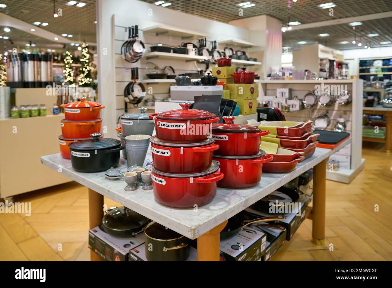 https://c8.alamy.com/comp/2M6WCGT/rome-italy-circa-november-2017-le-creuset-cookware-displayed-at-rinascente-store-in-rome-2M6WCGT.jpg