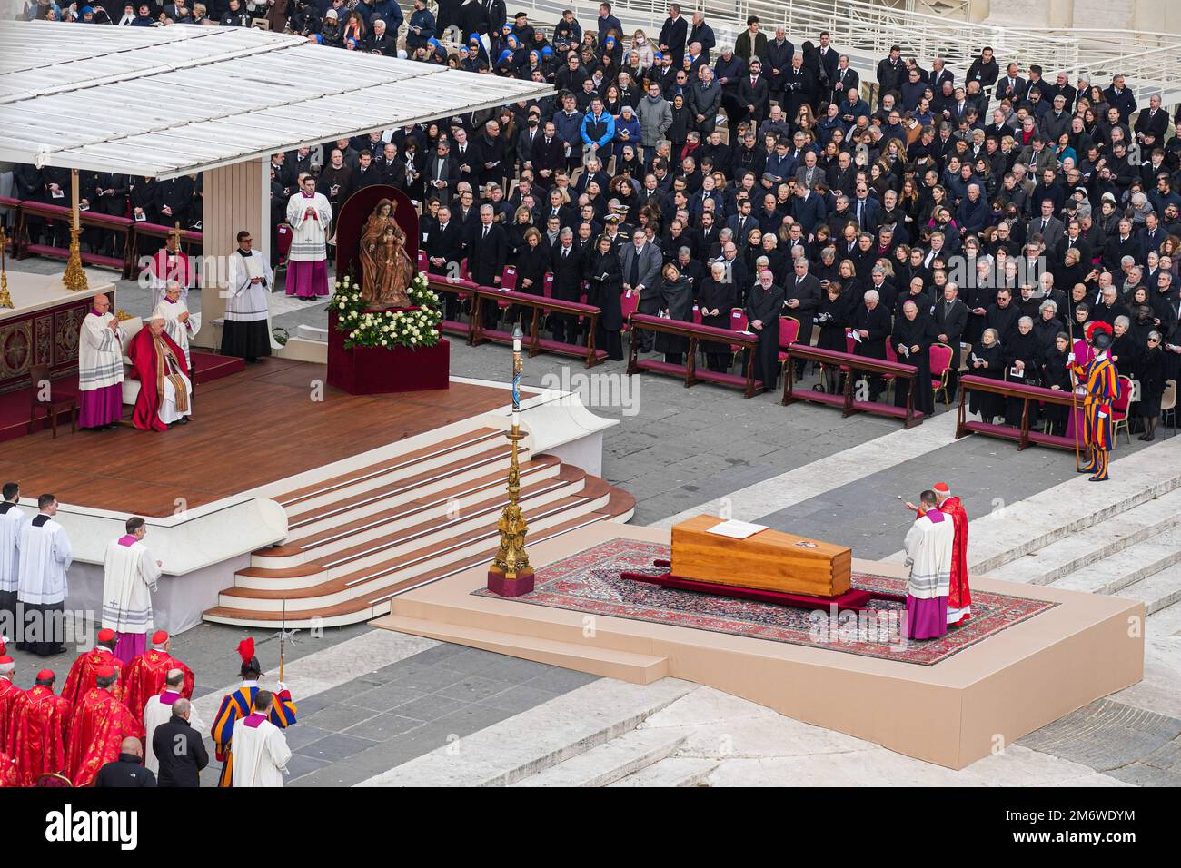 Blessing of the body of the deceased Pope Emeritus Benedict XVI at the ...