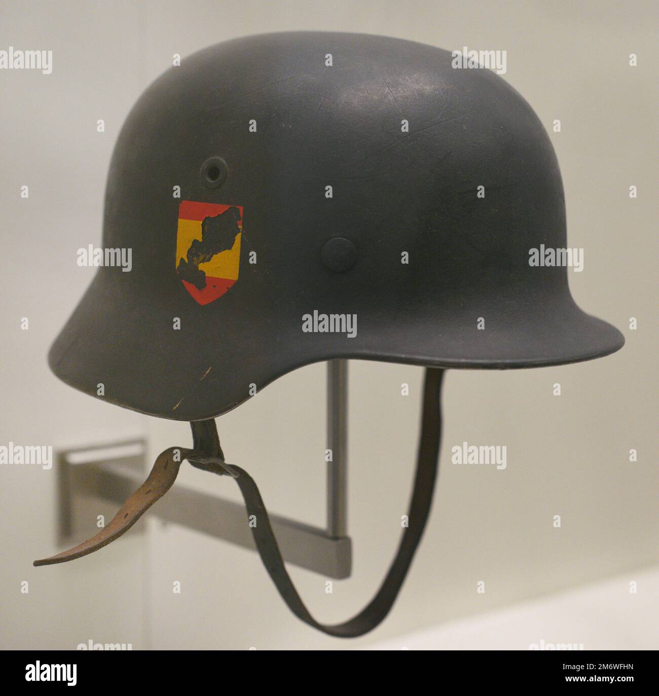 Second World War (1939-1945). German army helmet for the Blue Division, 1941. On 13 July 1941 a contingent of Spanish volunteers departed for the Russian front to join the German army, forming the 250th Infantry Division, to fight against the Soviet Union. Steel and leather. Army Museum, Toledo, Spain. Stock Photo