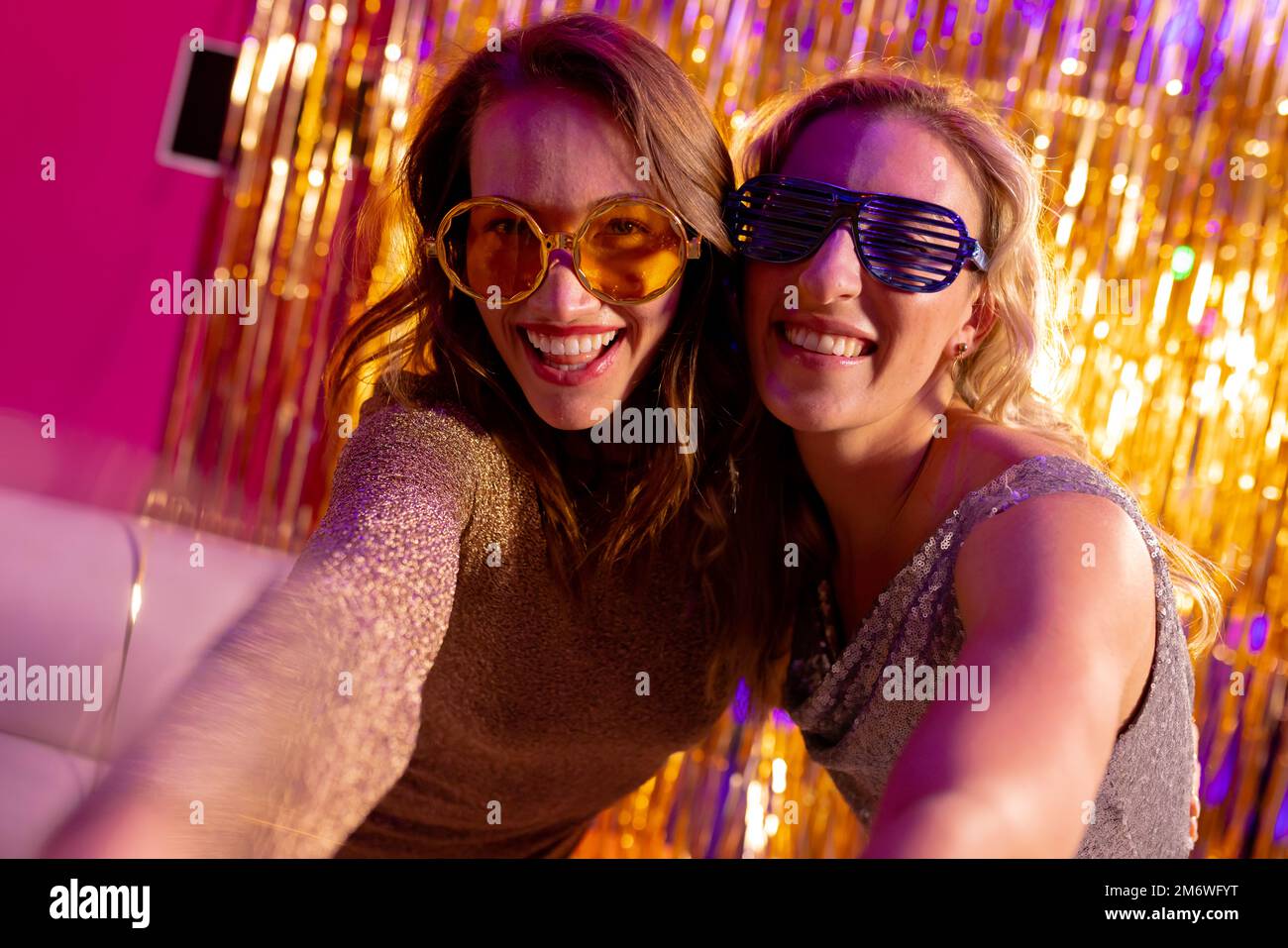 Portrait of two smiling caucasian female friends in sunglasses