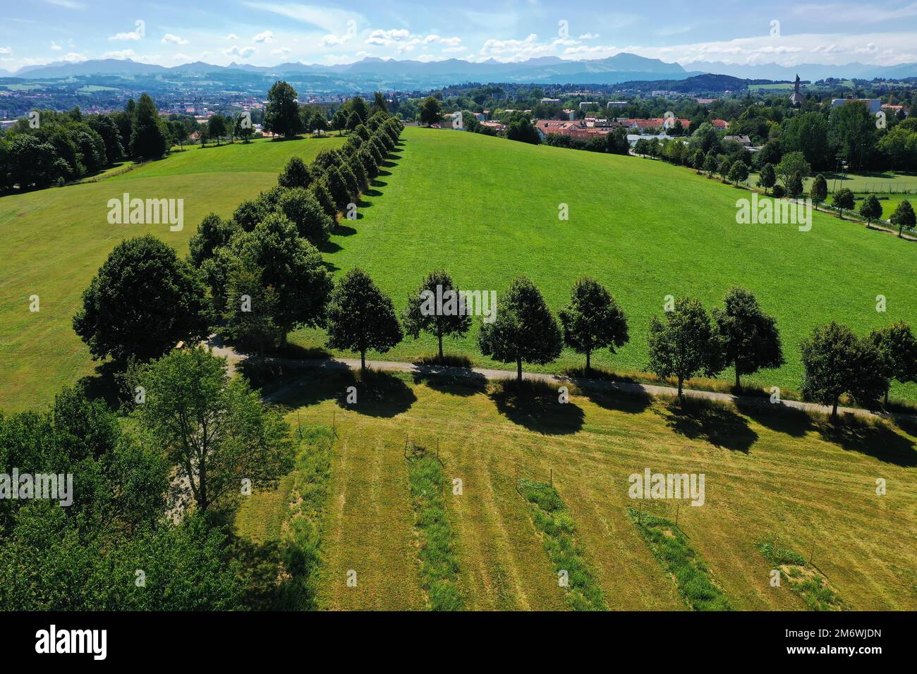 Luftbild von Kempten mit Blick auf die Alpen. Kempten im AllgÃ¤u, Schwaben, Bayern, Deutschland. Stock Photo