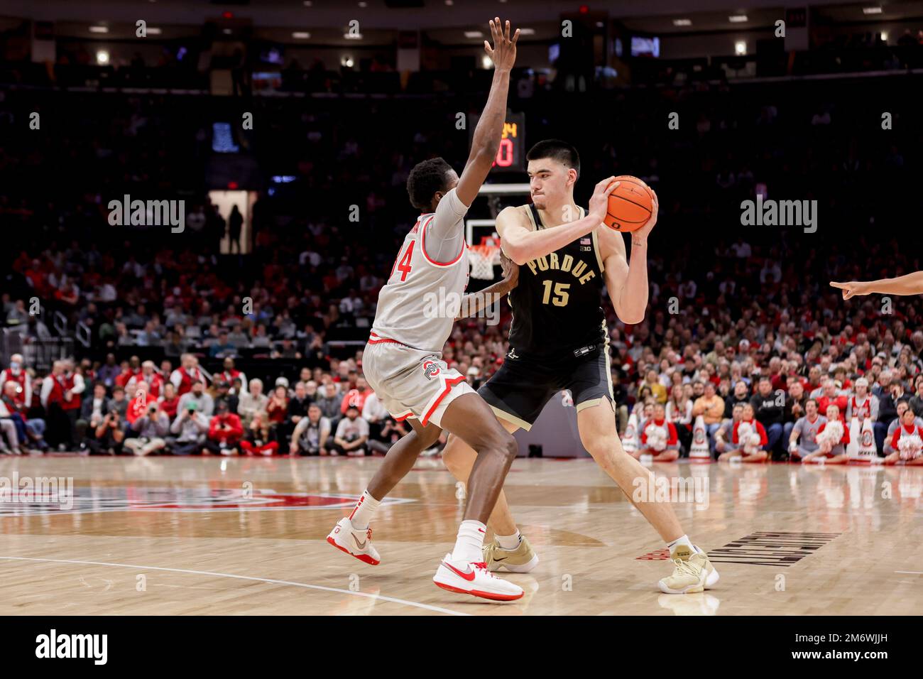 Columbus, Ohio, USA. 5th Jan, 2023. Purdue Boilermakers center Zach Edey (15) looks to pass the ball as he is defended by Ohio State Buckeyes center Felix Okpara (34) during the game between the Purdue Boilermakers and the Ohio State Buckeyes at Value City Arena, Columbus, Ohio. (Credit Image: © Scott Stuart/ZUMA Press Wire) Stock Photo