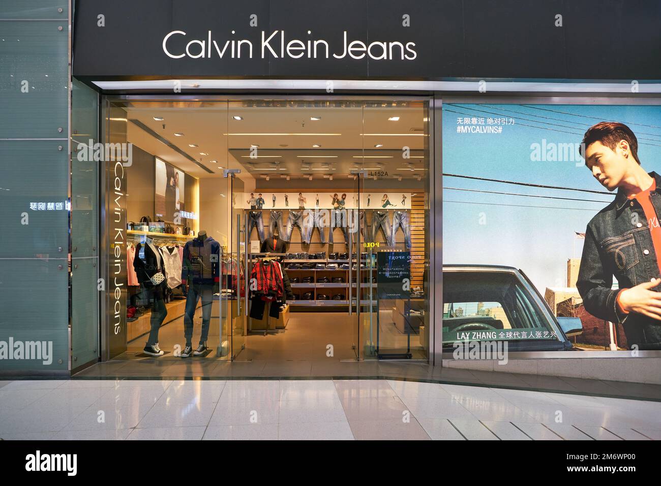 Calvin klein advertisement hi-res stock photography and images - Alamy