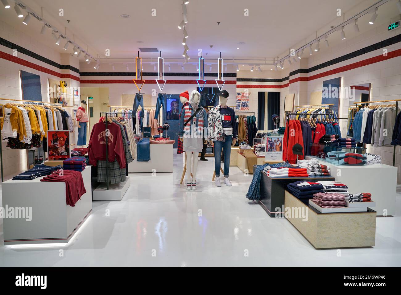 Tommy jeans hi res stock photography and images Alamy