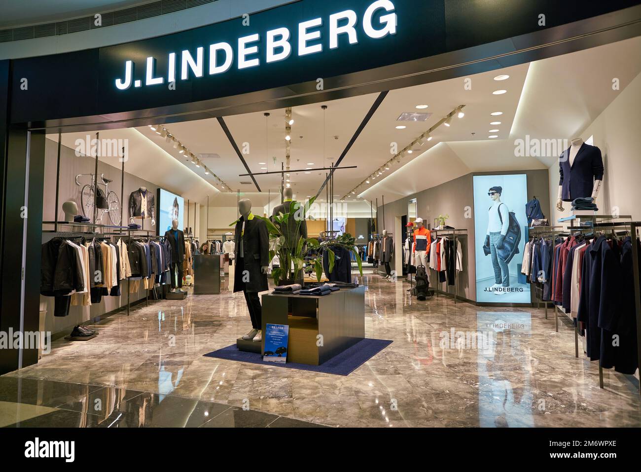 J lindeberg store hi-res stock photography and images - Alamy