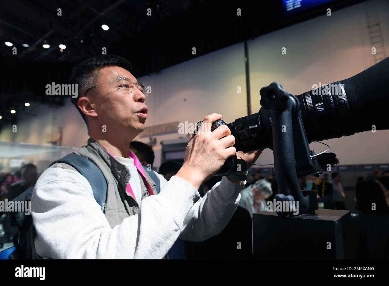 Las Vegas, USA. 05th Jan, 2023. Attendees test Nikon cameras and lenses