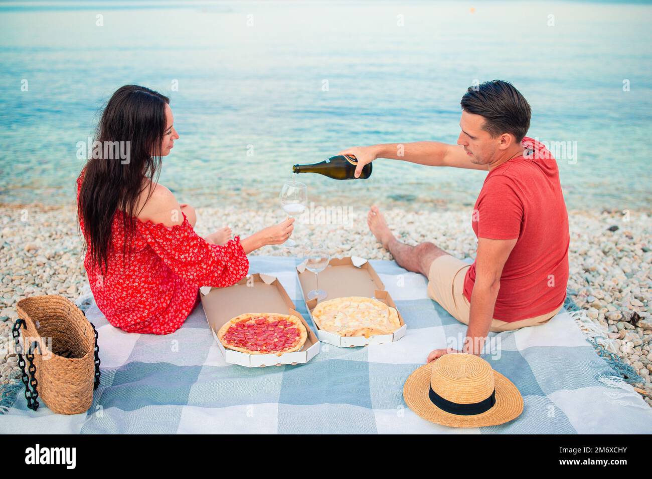 Family picnic beach hi-res stock photography and images - Alamy