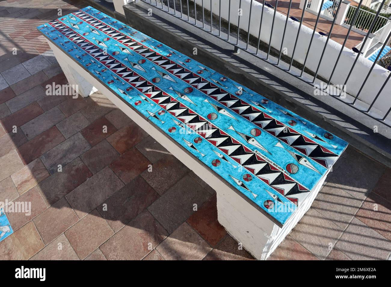 Raito - Panchina dell'artista Liguori nel centro storico Stock Photo