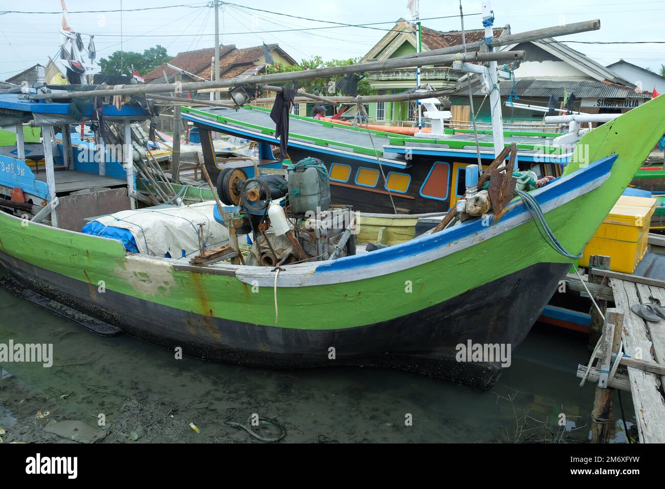 Lampung, Indonesia 9 Nov 2022: A wooden fishing boat ran aground on the pier due to low tide Stock Photo