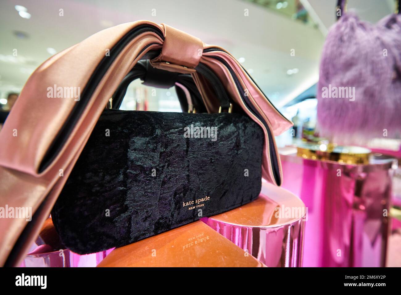 BANGKOK, THAILAND - CIRCA JANUARY, 2020: close up shot of Kate Spade bag  displayed at Siam Discovery shopping center in Bangkok. Kate Spade New York  i Stock Photo - Alamy