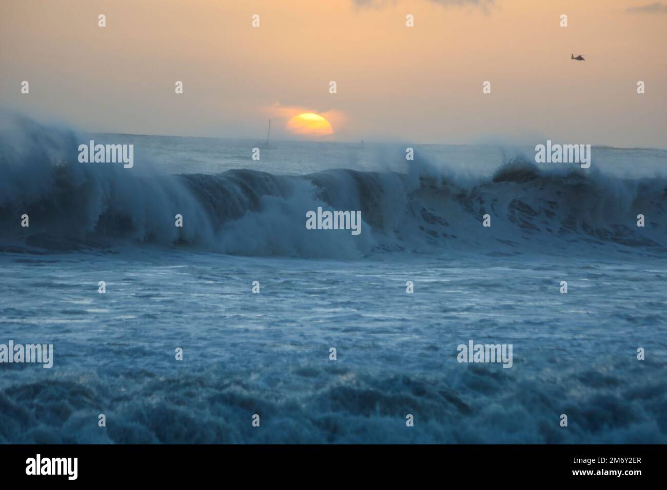 Montecito, California, U.S.A. 6th Jan, 2023. A yellow sunset over spectacular dark waves at Butterfly Beach, in front of the Four Season's Hotel in Montecito, California, near Santa Barbara, after a frightening storm caused evacuations. (Credit Image: © Amy Katz/ZUMA Press Wire) Stock Photo
