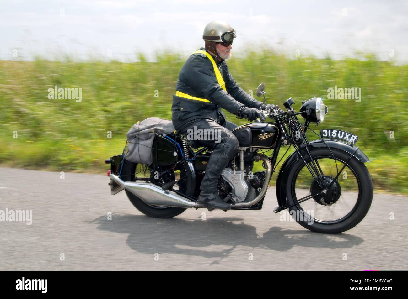 Dave Masters riding his 1939 Velocette 350cc MAC. Stock Photo