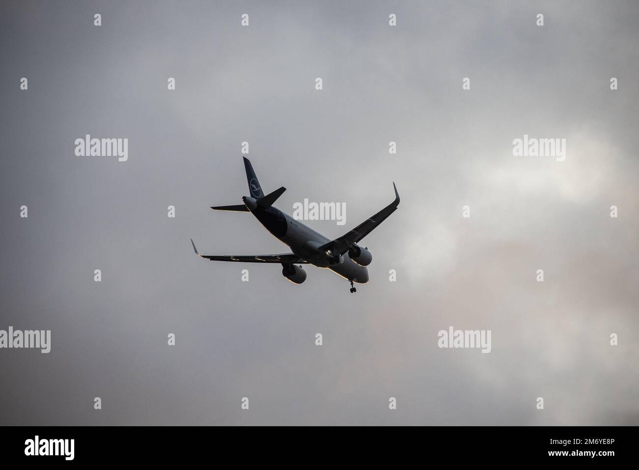 London, UK. 5th Jan 2023. British Airways airplane in flight. Stock Photo