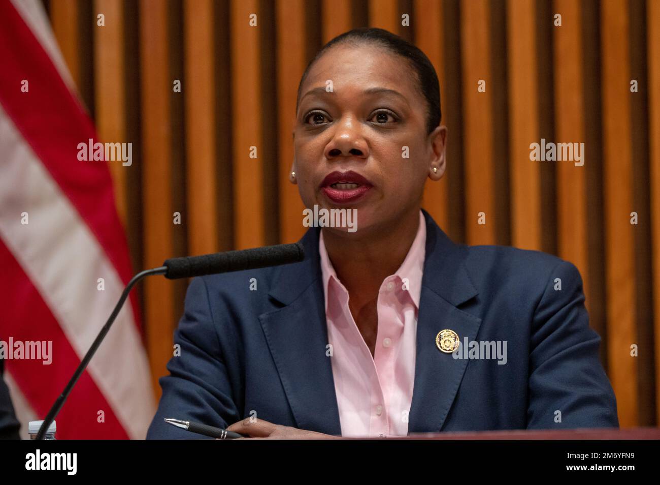 New York, United States. 05th Jan, 2023. New York City Police Commissioner Keechant speaks at a press conference on end-of-year crime statistics with top NYPD officials at 1 Police Plaza in New York City. Crime remains up from the record-lows of the past decade, but Mayor Eric Adams, Police Commissioner Keechant Sewell and a host of top NYPD officials said that things are headed in the right direction as they presented 2022's end-of-year crime statistics. Credit: SOPA Images Limited/Alamy Live News Stock Photo