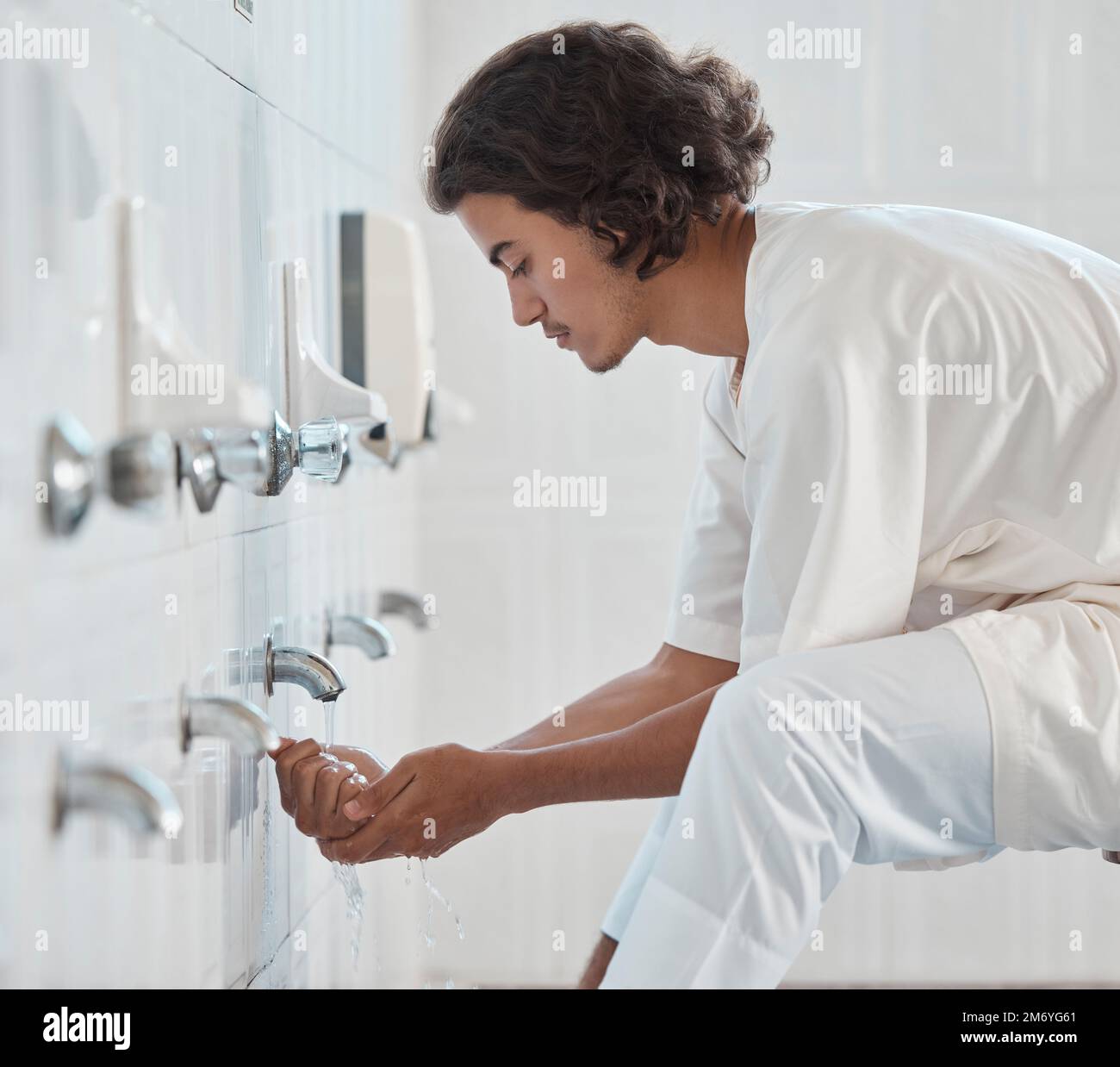 Islam mosque washing hires stock photography and images Alamy