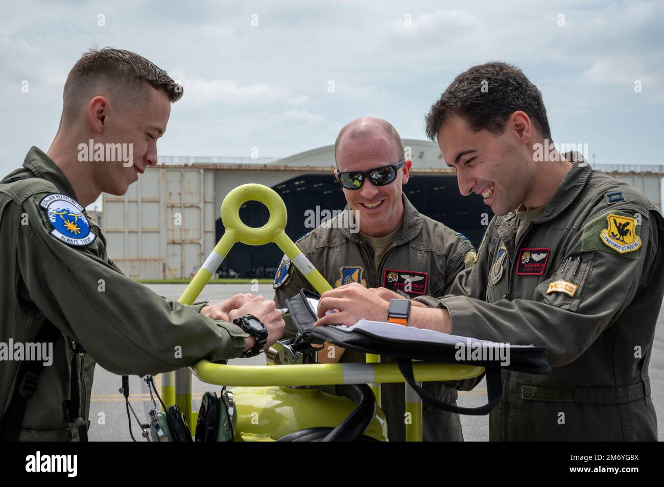 U.S., Indian Airmen train side by side to sharpen airlift skills > U.S.  Indo-Pacific Command > 2015