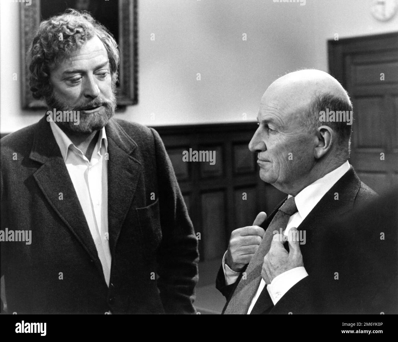 MICHAEL CAINE and PAT / PATRICK DALY in EDUCATING RITA 1983 director LEWIS GILBERT play / screenplay Willy Russell music David Hentschel costume design Candy Paterson Acorn Pictures / Rank Film Distributors Stock Photo