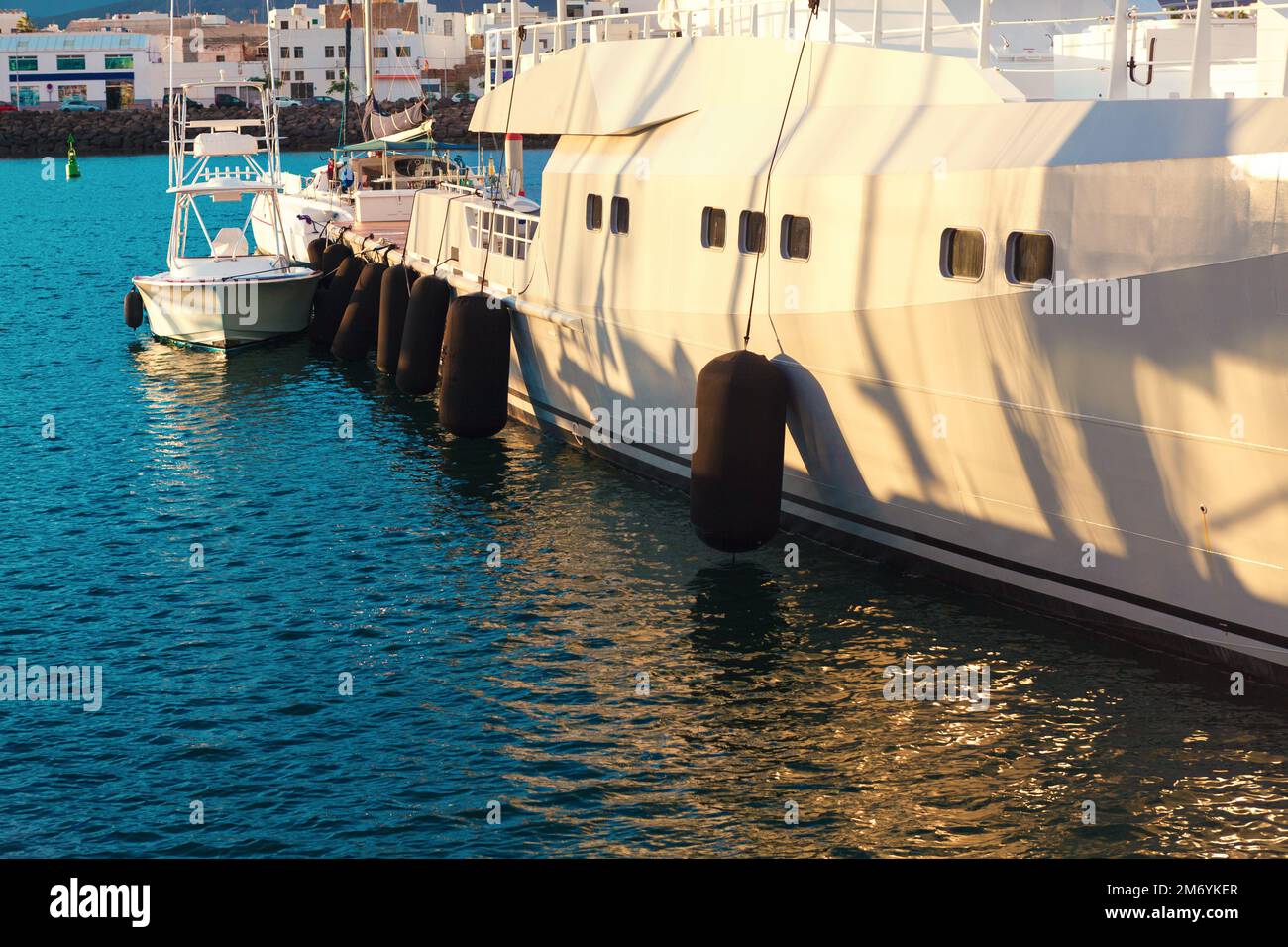 Ship fenders hi-res stock photography and images - Alamy