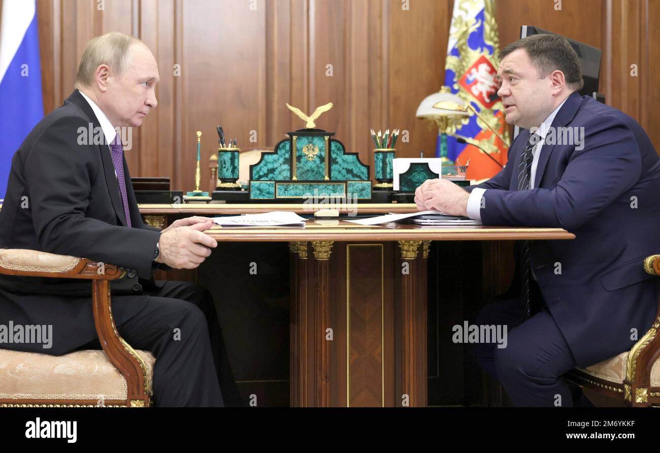 Moscow, Russia. 06th Jan, 2023. Russian President Vladimir Putin holds a face-to-face meeting with Promsvyazbank CEO Pyotr Fradkov, right, at the Kremlin office, January 6, 2023 in Moscow, Russia. Credit: Mikhail Klimentyev/Kremlin Pool/Alamy Live News Stock Photo