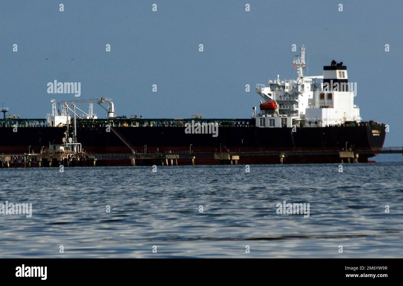 Two oil tankers, the Kerala and Fiorella, load crude oil at the Bajo Grande Refinery facilities, on Lake Maracaibo today, Thursday, January 5, 2023, in Zulia, Venezuela. The US oil company, Chevron Corp, sent two ships to Venezuela to acquire the first shipment of crude oil, after four years. One of them bound for the Pasacagoula refinery, Mississippi in the United States. The shipment of these vessels is given. after the US authorization to Chevron, through the General License of Venezuela (GL) 41, valid for six months. To resume 'limited operations' in the country, and which will be automati Stock Photo