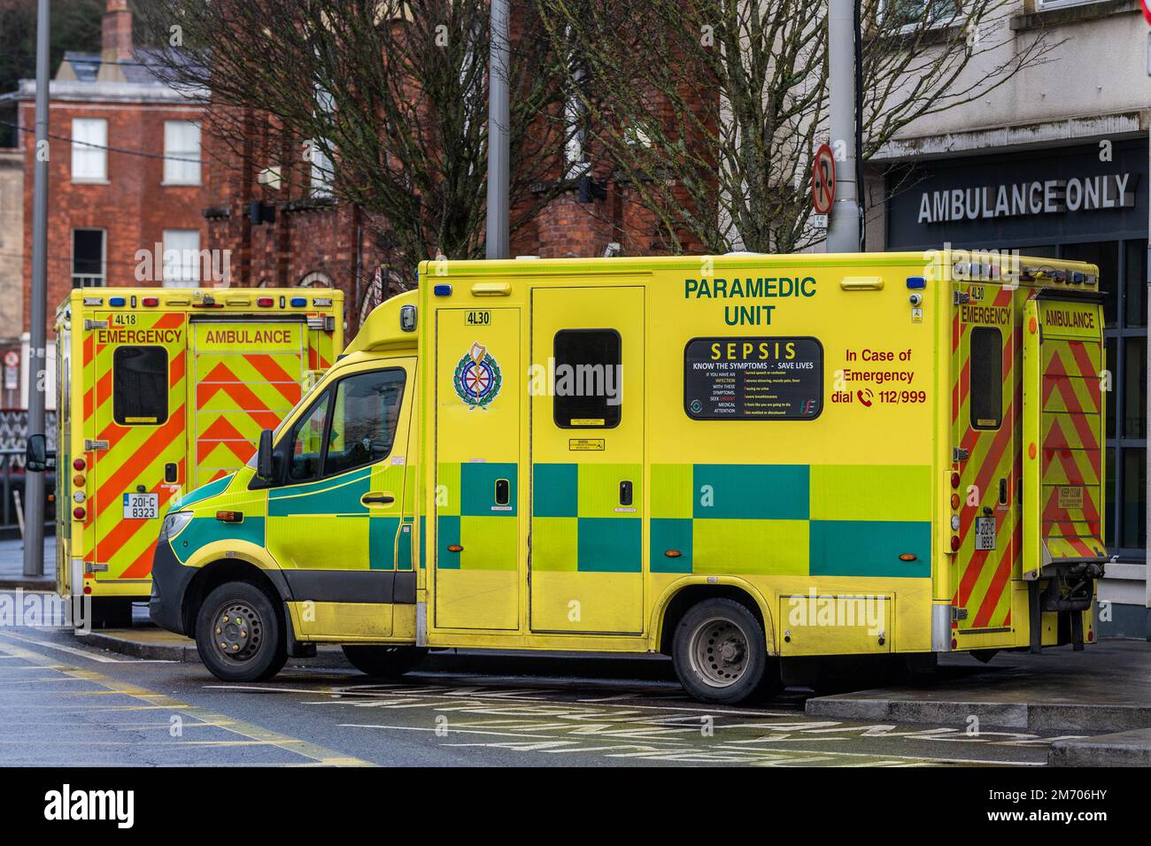 Cork, Ireland. 6th Jan, 2023. The hospital overcrowding crisis continues and looks like it will get worse before it gets better. Ambulances queued at the Mercy Hospital, Cork today, as the ED is stretched to the limits. Credit: AG News/Alamy Live News Stock Photo