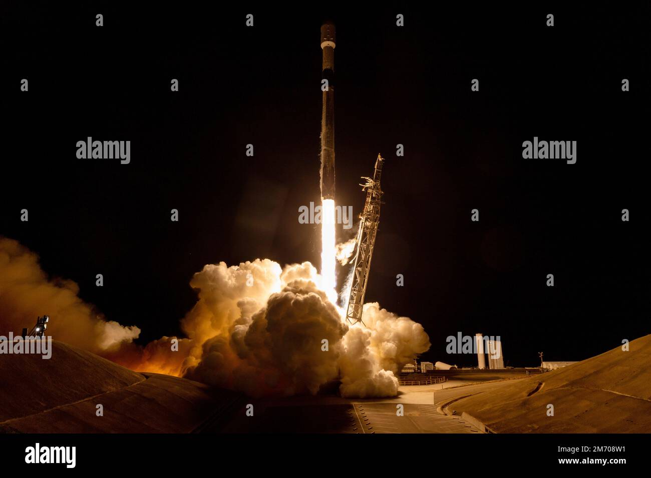 VANDENBURG SPACE FORCE BASE, CALIFORNIA, USA - 18 December 2022 - A SpaceX Falcon 9 rocket launches with the Surface Water and Ocean Topography (SWOT) Stock Photo