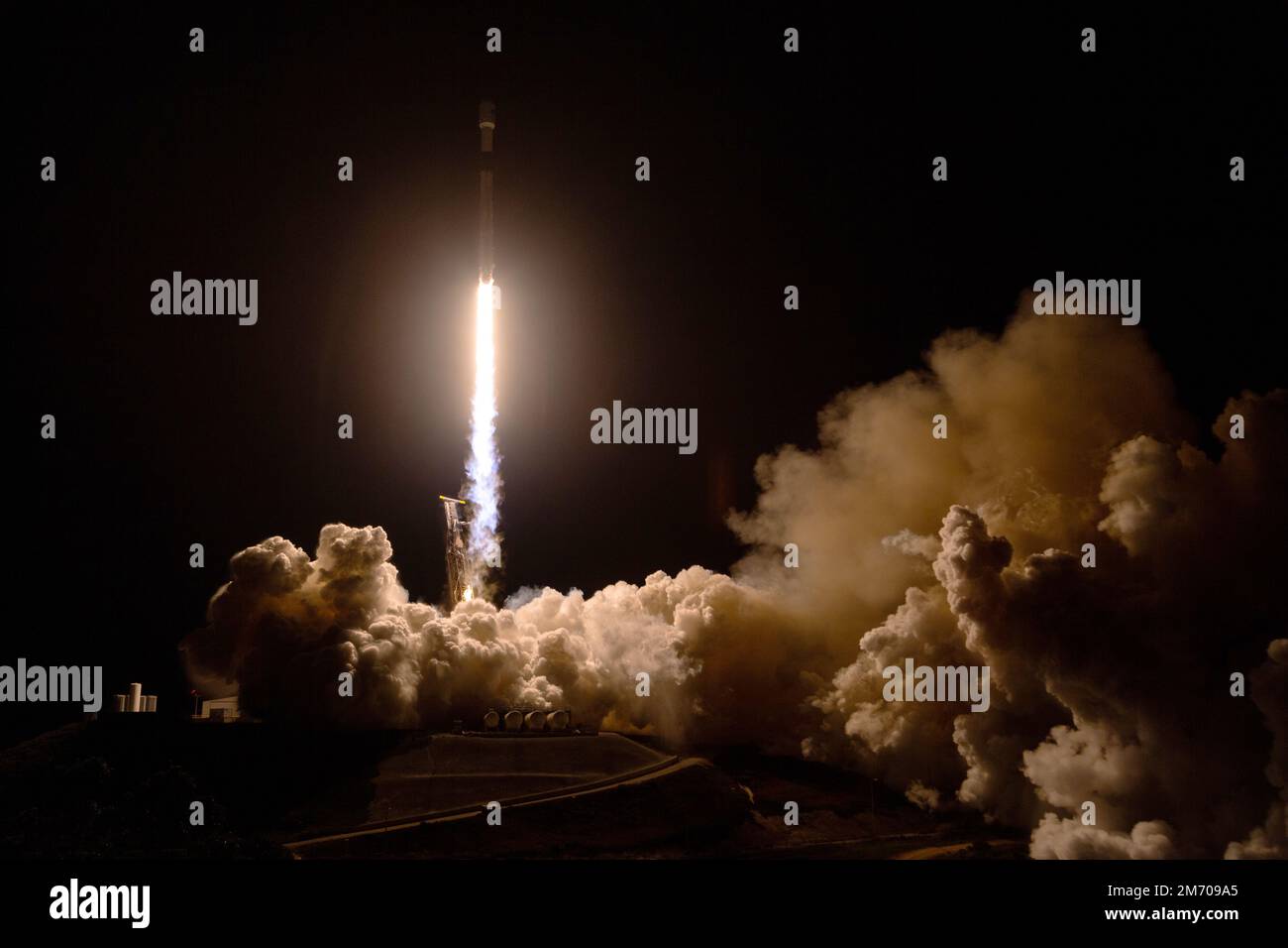VANDENBURG SPACE FORCE BASE, CALIFORNIA, USA - 16 December 2022 - A SpaceX Falcon 9 rocket launches with the Surface Water and Ocean Topography (SWOT) Stock Photo