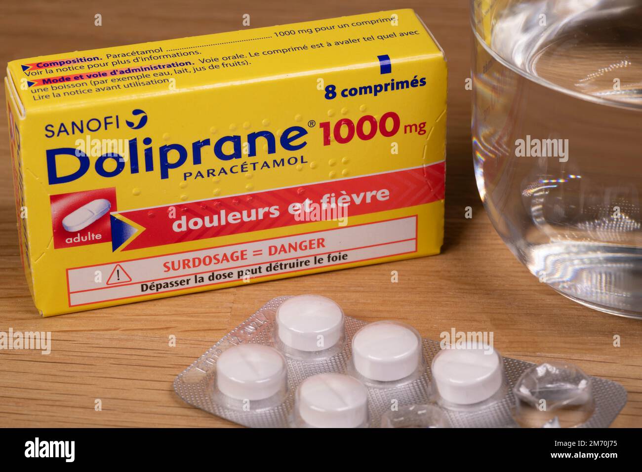 French box of Doliprane 1000mg with a glass of water, pills based on paracetamol used to treat fever and mild to moderate pain, paracetamol-based pain Stock Photo