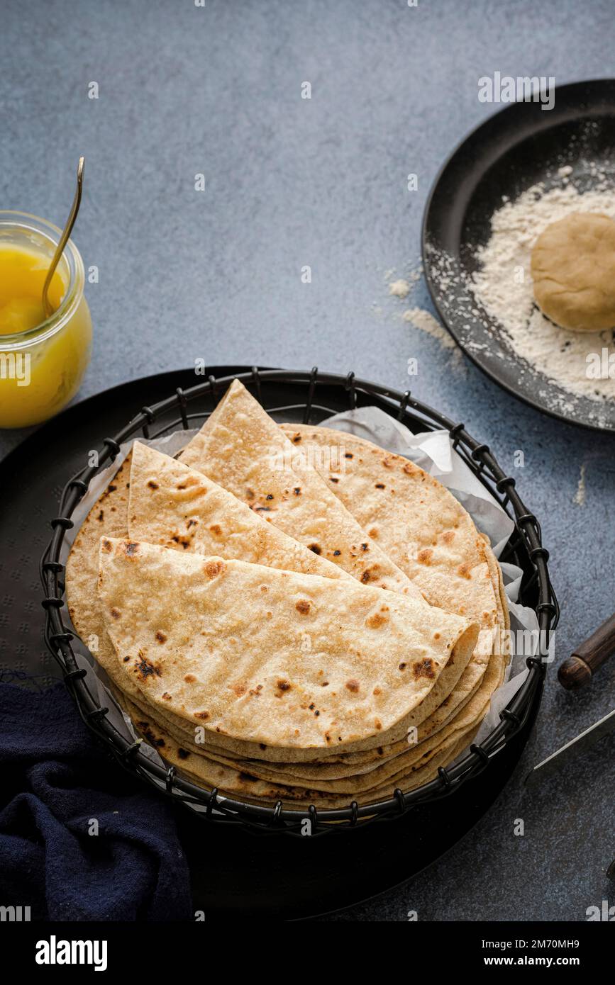 Stack of Indian roti (Chapati Stock Photo - Alamy