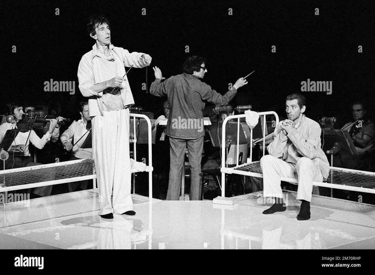 l-r: John Wood (Ivanov), Andre Previn (composer / conductor), Ian McKellen (Alexander) in EVERY GOOD BOY DESERVES FAVOUR by Tom Stoppard and Andre Previn at the Royal Festival Hall, London SE1  01/07/1977  a Royal Shakespeare Company (RSC) production  design: Ralph Koltai  director: Trevor Nunn Stock Photo