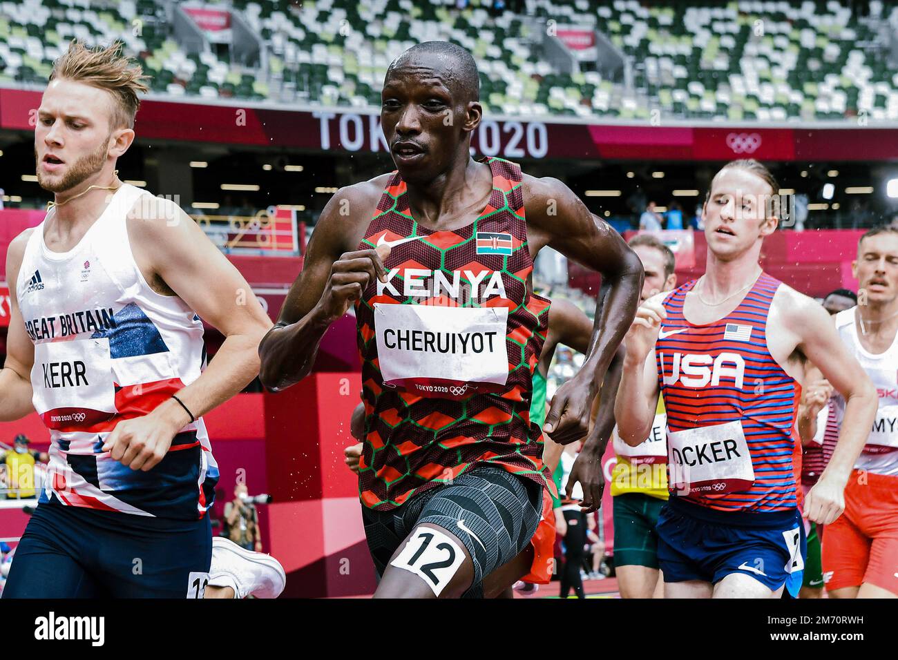 L-R  Josh Kerr (GBR),Timothy Cheruiyot (KEN) competing in the Men's 1500 metres heats at the 2020 (2021) Olympic Summer Games, Tokyo, Japan Stock Photo