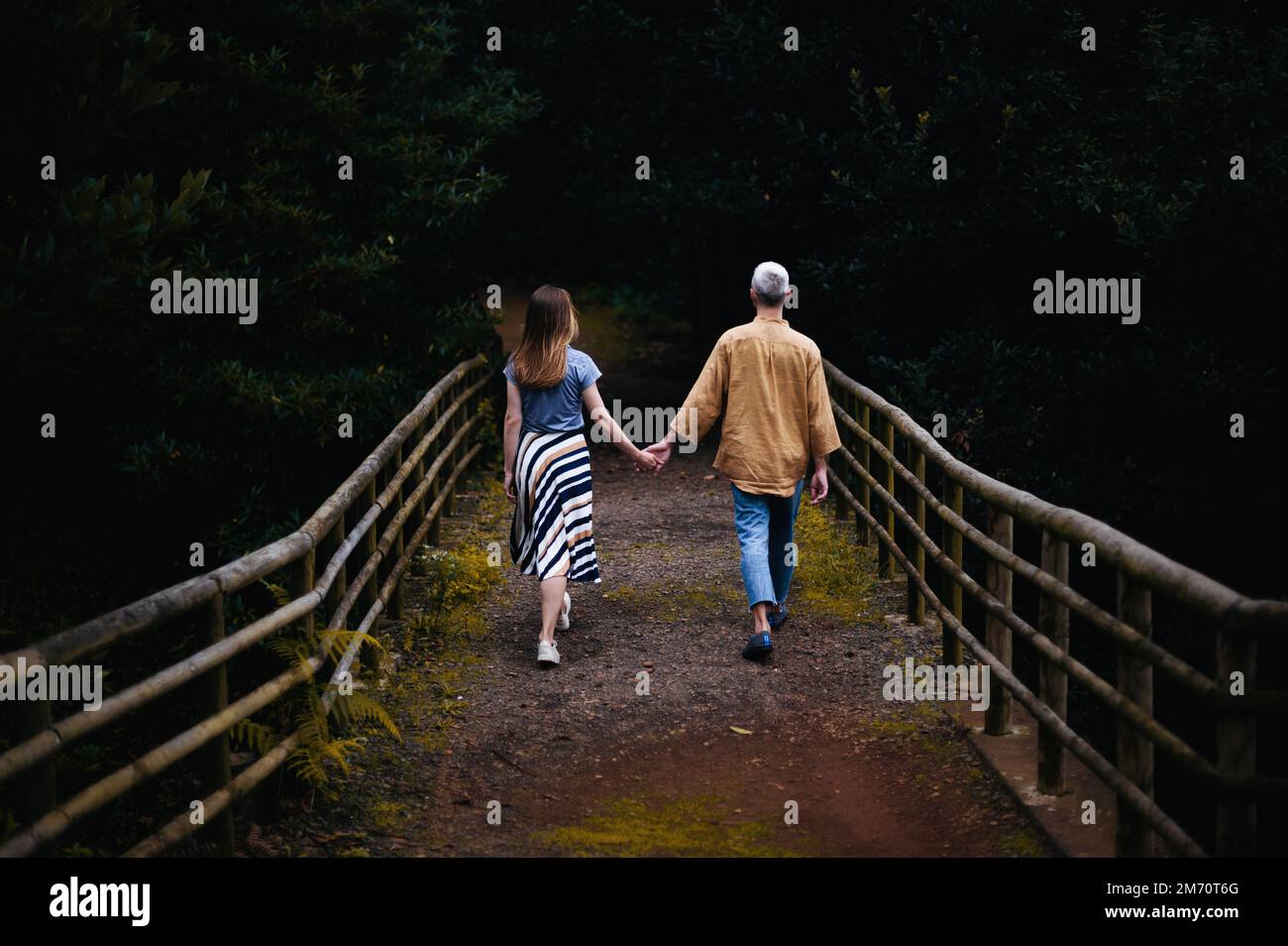 A romantic photo of a young couple in a beautiful autumn park, walking ...