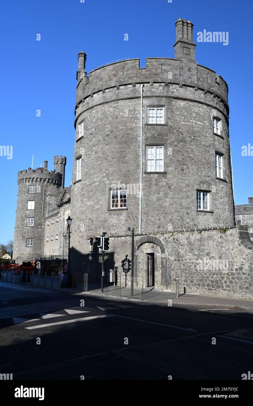 Medieval castle kilkenny hi-res stock photography and images - Alamy