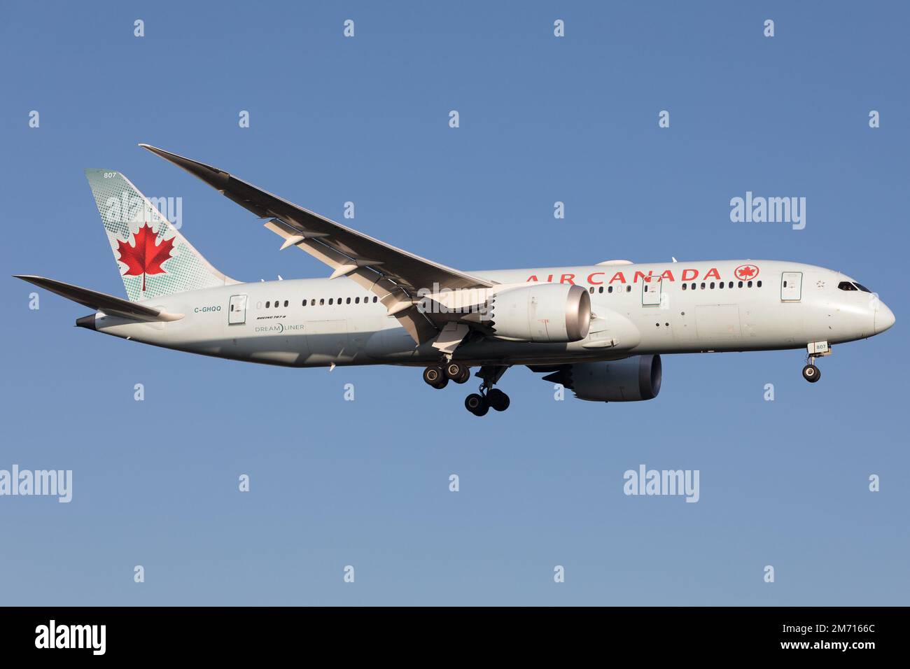 LONDON HEATHROW AIRPORT, UNITED KINGDOM, WEDNESDAY 14TH DECEMBER:  An Air Canada Boeing 787 landing at London Heathrow Airport, Hounslow, United Kingdom Wednesday 14th December 2022. (Credit: Robert Smith | MI News ) Stock Photo