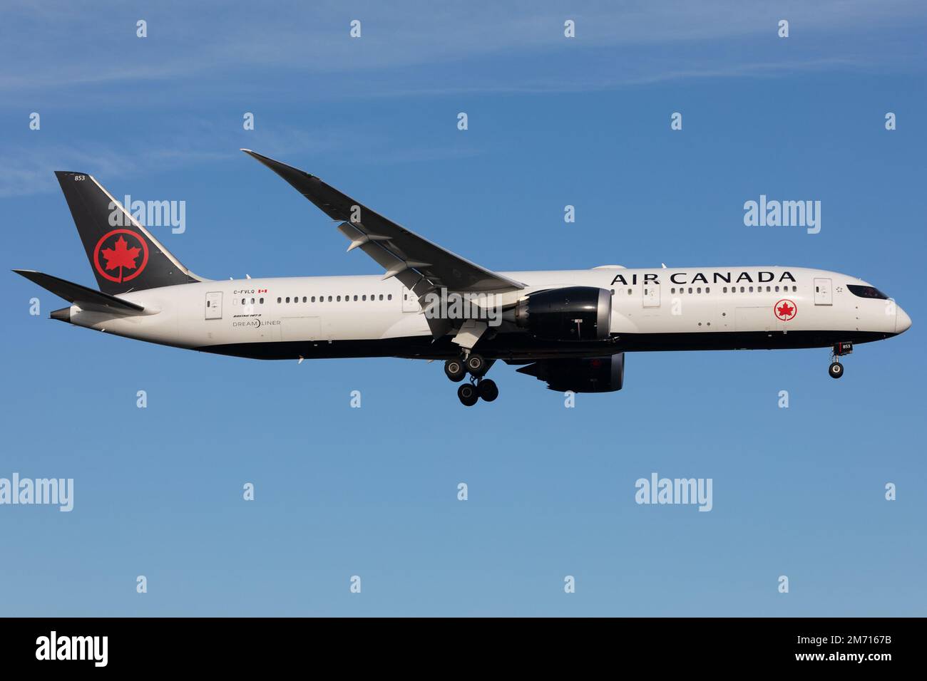 LONDON HEATHROW AIRPORT, UNITED KINGDOM, WEDNESDAY 14TH DECEMBER:  An Air Canada Boeing 787 landing at London Heathrow Airport, Hounslow, United Kingdom Wednesday 14th December 2022. (Credit: Robert Smith | MI News ) Stock Photo