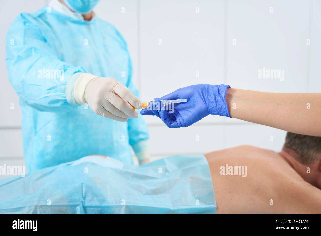 Practice minimally invasive surgery hi-res stock photography and images ...