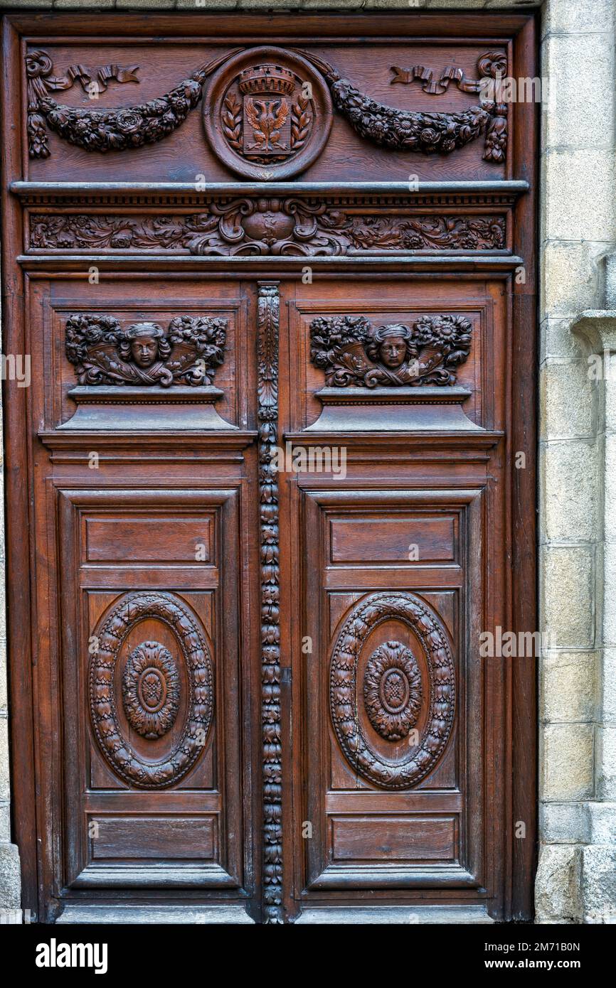 Wood double door hi-res stock photography and images - Alamy
