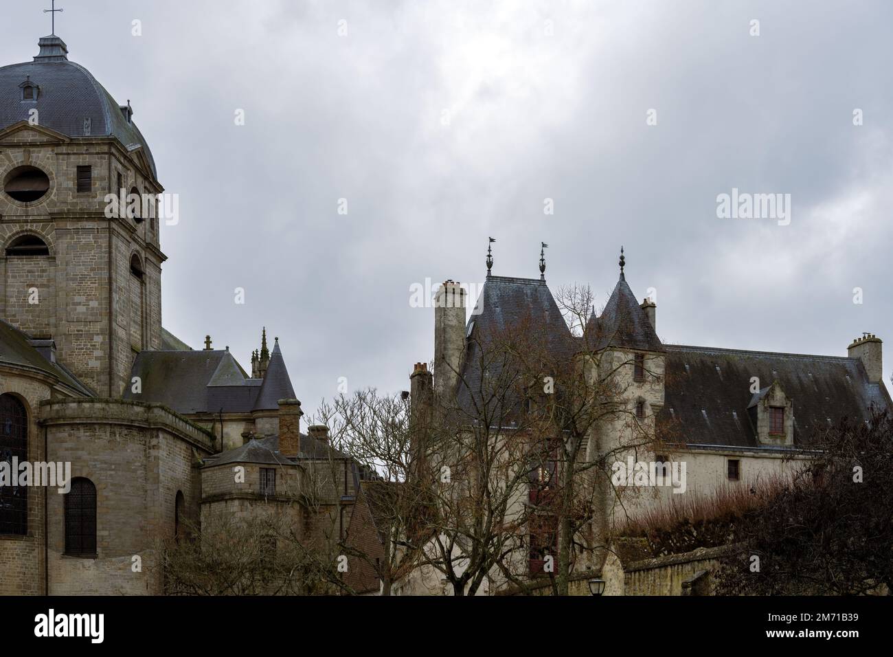 ALENCON, FRANCE - DECEMBER 28th, 2023: View of Basilica of Notre Dame and Maison d'Ozé Stock Photo