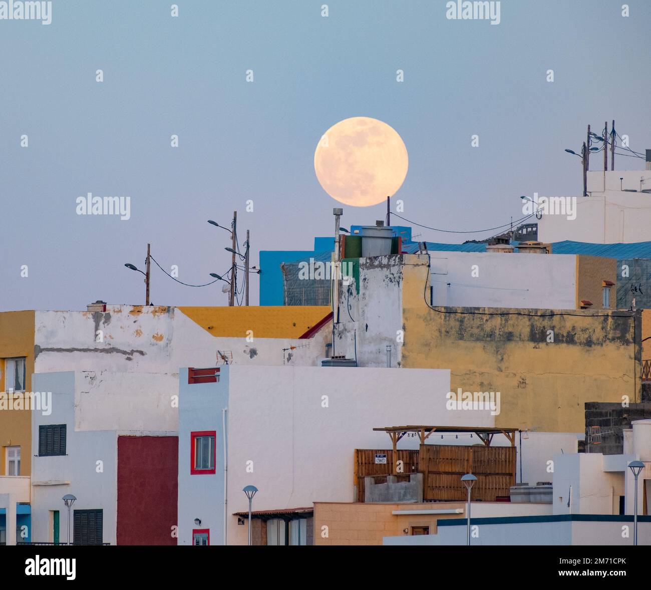 Gran Canaria, Canary Islands, Spain. 6th January 2023. The first full Moon of 2023, called a Wolf Moon, rises above houses on the north coast of Gran Canaria. Credit: Alan Dawson/Alamy Live News Stock Photo