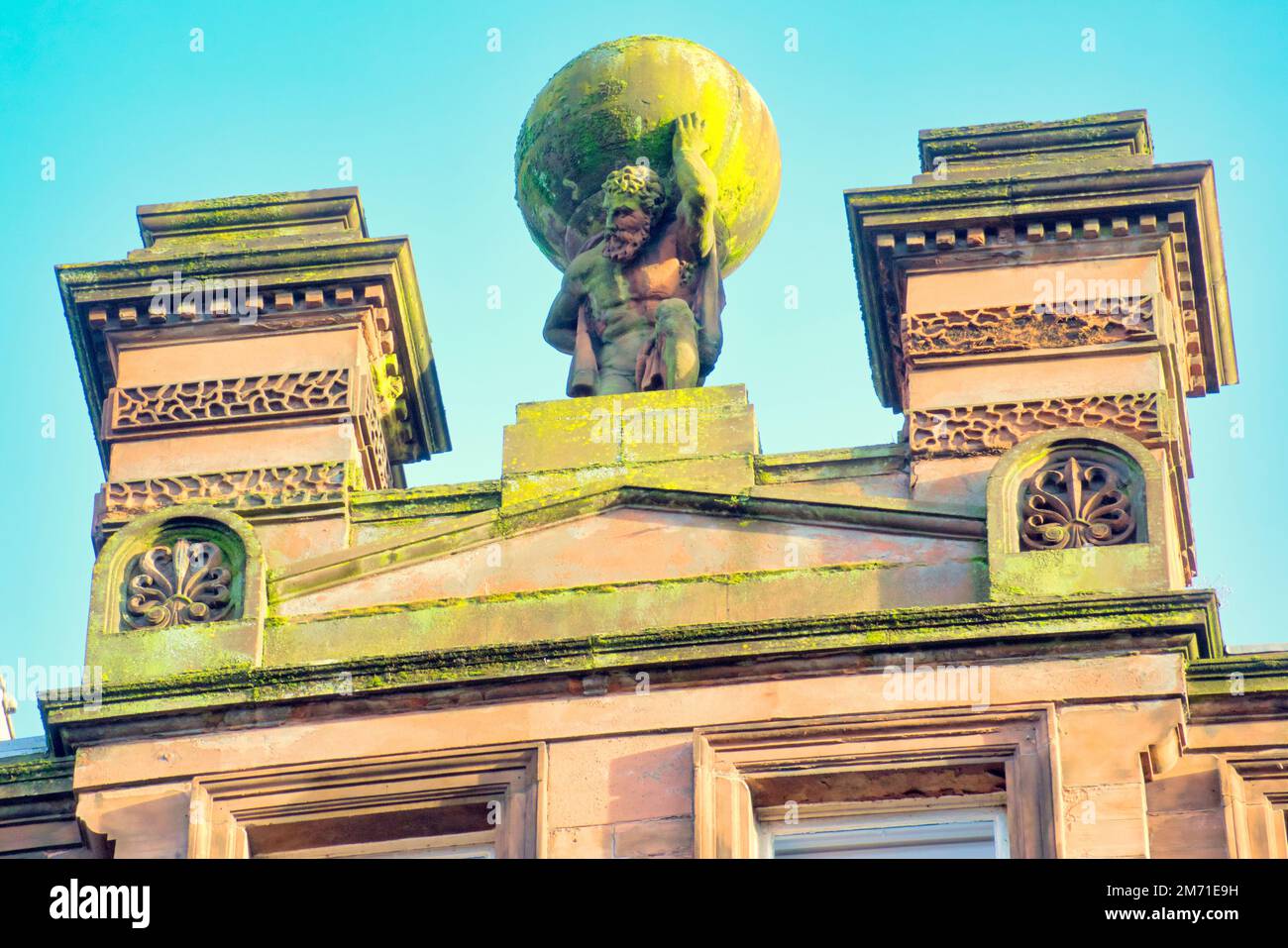 Atlas, statue on Red sandstone building on Hope Street, Glasgow, Cortland, James Charles Young (1839–1923) (attributed to) Stock Photo