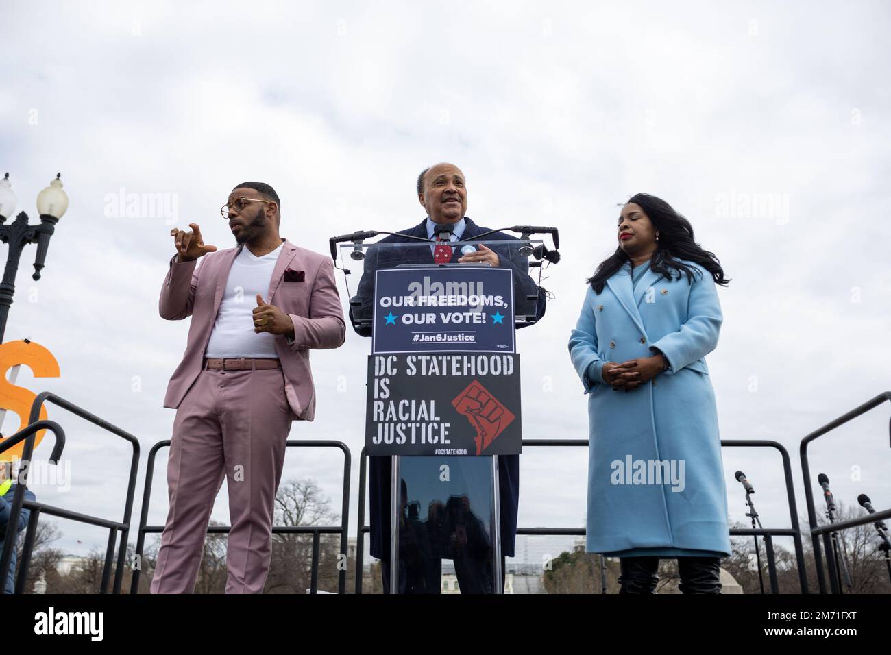 Washington, Dc, USA. 06th Jan, 2023. Washington, DC - January 6, 2023: Martin Luther King III and Arndrea Waters King speak at the foot of the Capitol for the 2-year anniversary of J6. Rep. John Sarbanes (D-MD), Martin Luther King III, and his wife Arndrea James King spoke at an event honoring Capitol Police and protecting freedom in front of the Capitol on the second anniversary of the J6 Insurrection. (Photo by Kyle Anderson/Sipa USA) Credit: Sipa USA/Alamy Live News Stock Photo