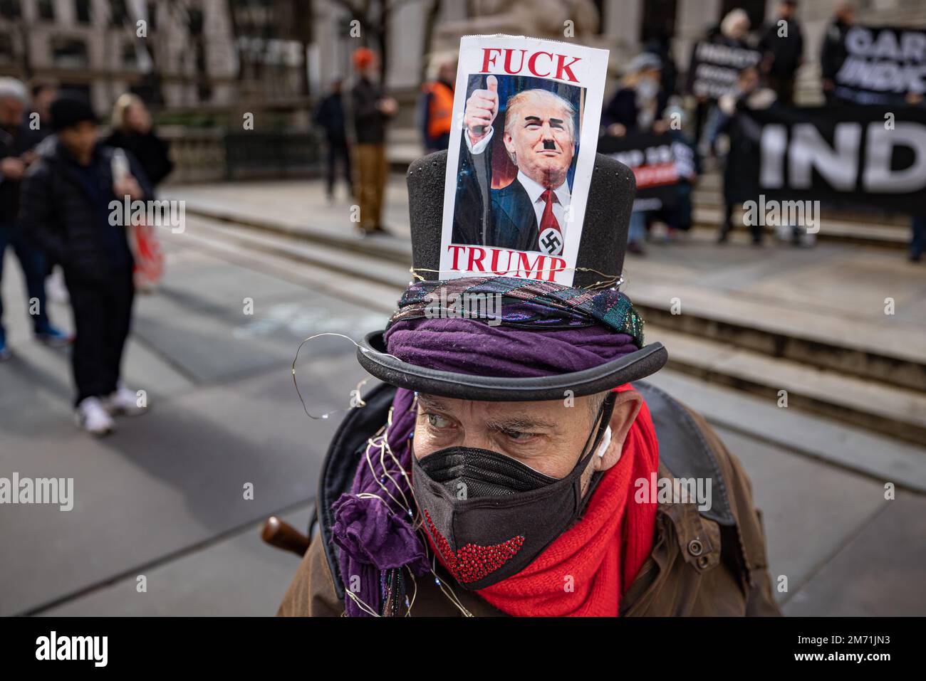 New York City, United States. 06th Jan, 2023. NEW YORK, NEW YORK - JANUARY 6: A protester wearing an anti-Trump hat near the steps of the New York Public Library on the second anniversary of the attack on the US Capitol on January 6, 2023 in New York City. Over 900 people, primarily Trump supporters and far-right extremists, have been charged in an attempt to prevent Congress from certifying Joe Biden's electoral victory in 2020. (Photo by Michael Nigro/Sipa USA) Credit: Sipa USA/Alamy Live News Stock Photo