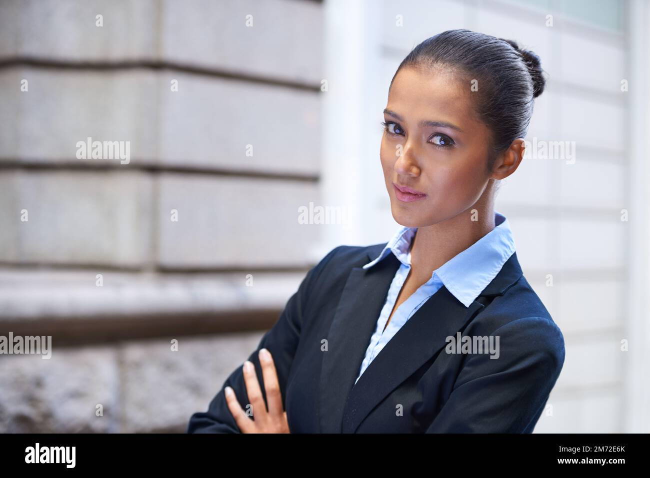 Well dressed woman standing outside hi-res stock photography and images ...
