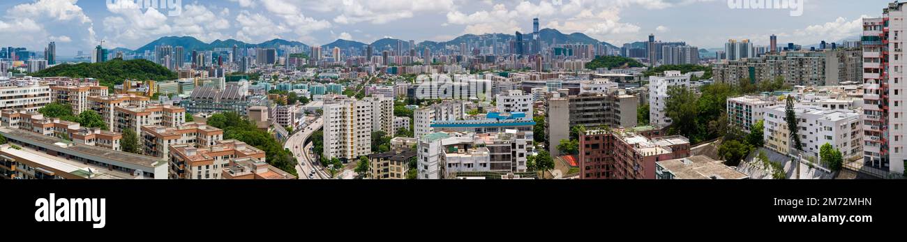 Hi-res panorama of the high-density development of Kowloon, looking south from Beacon Hill to Hong Kong Island, 2009 (89Mpx) Stock Photo